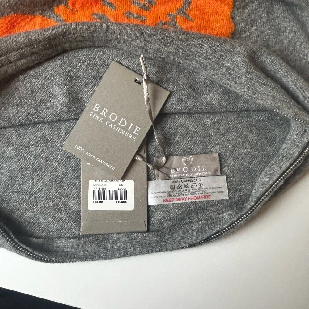 NEW Brodie Cashmere‎ Kiss Cushion Pillow Cover